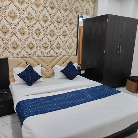 Rk Hotel & Restaurant Dewās Екстериор снимка