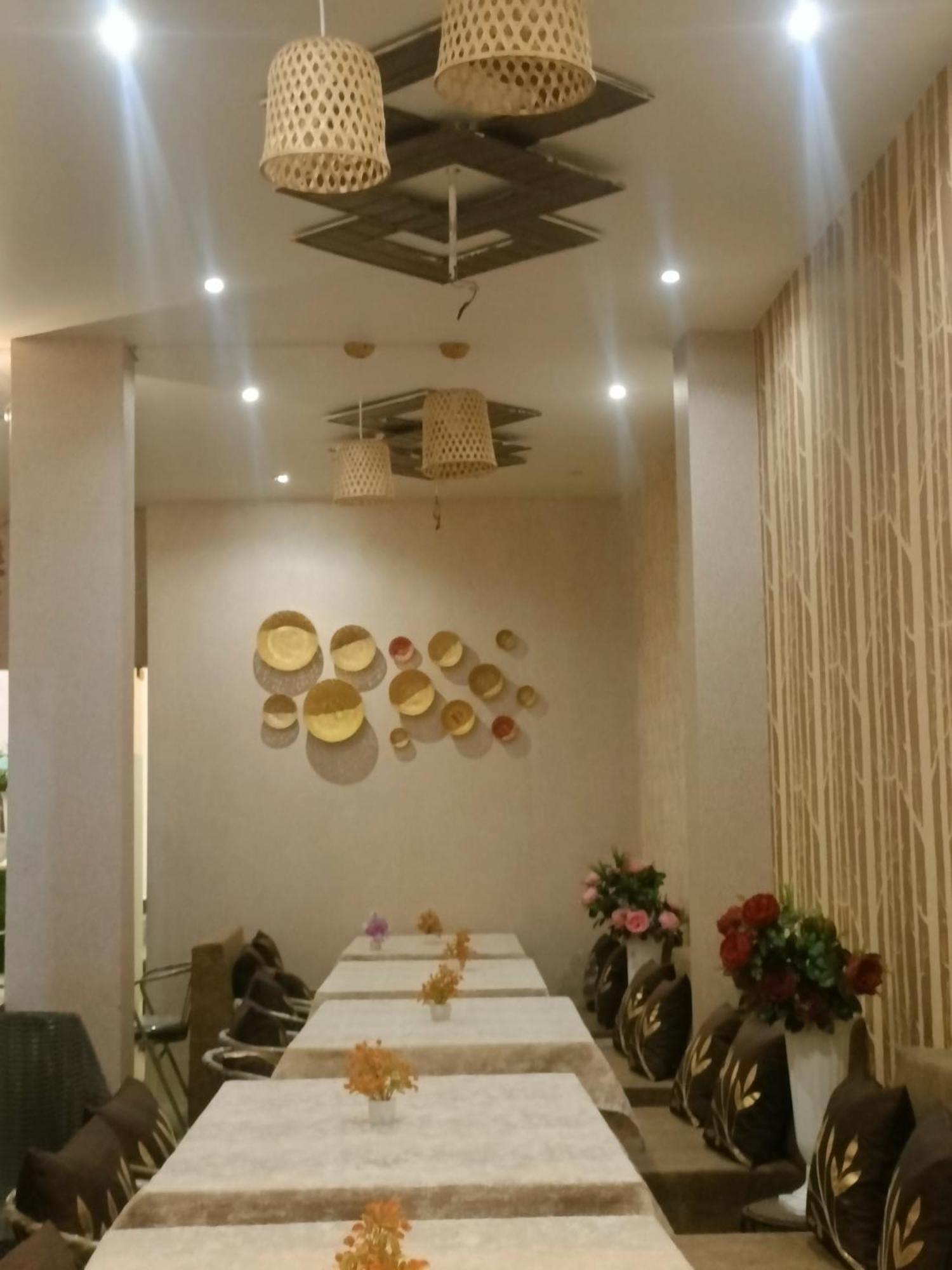 Rk Hotel & Restaurant Dewās Екстериор снимка